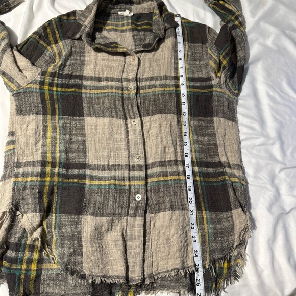 La Miel Oversized Button Down Long Sleeve Shirt Plaid Fringe Hem Size Small - Picture 10 of 12